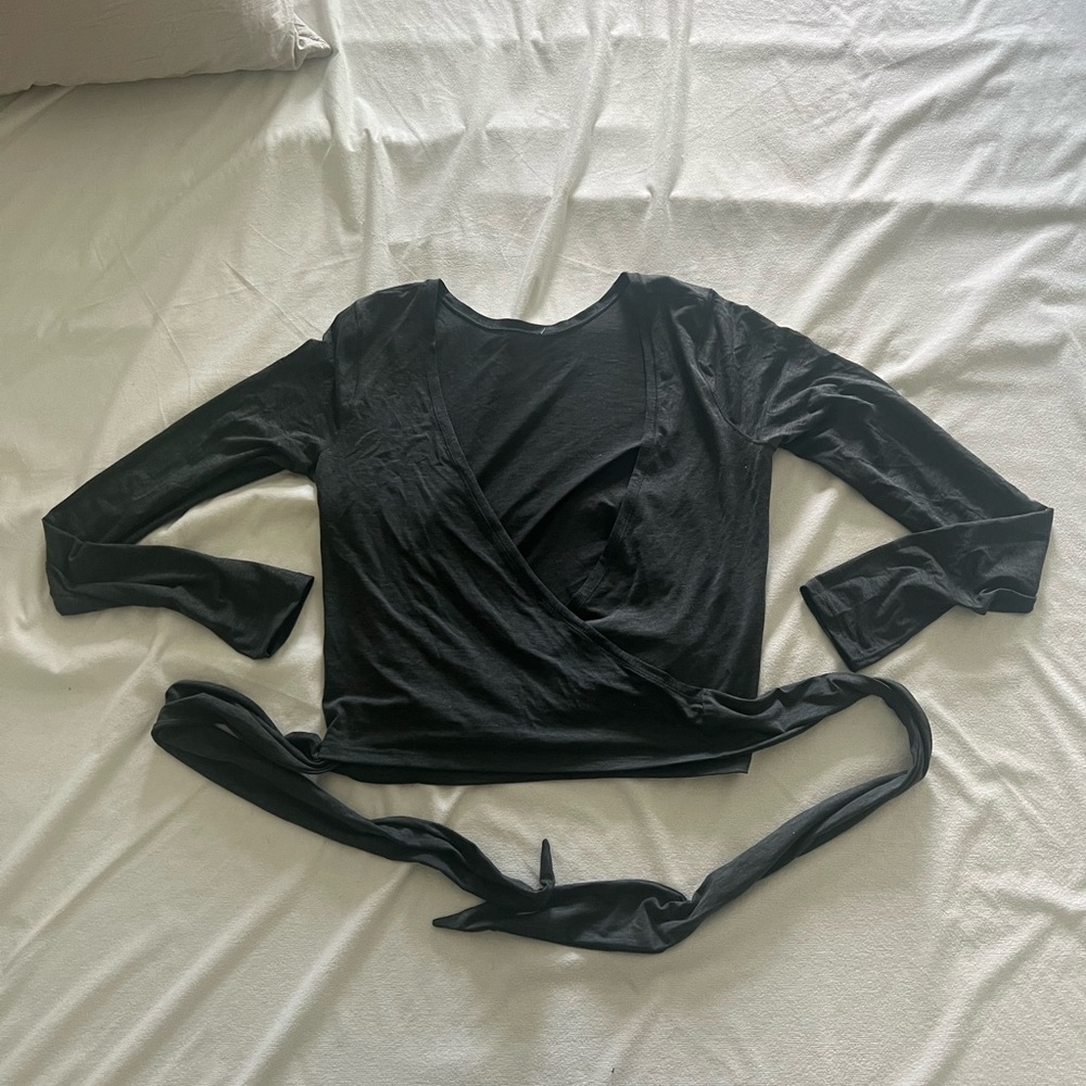 It’s a tie long sleeve cotton crop